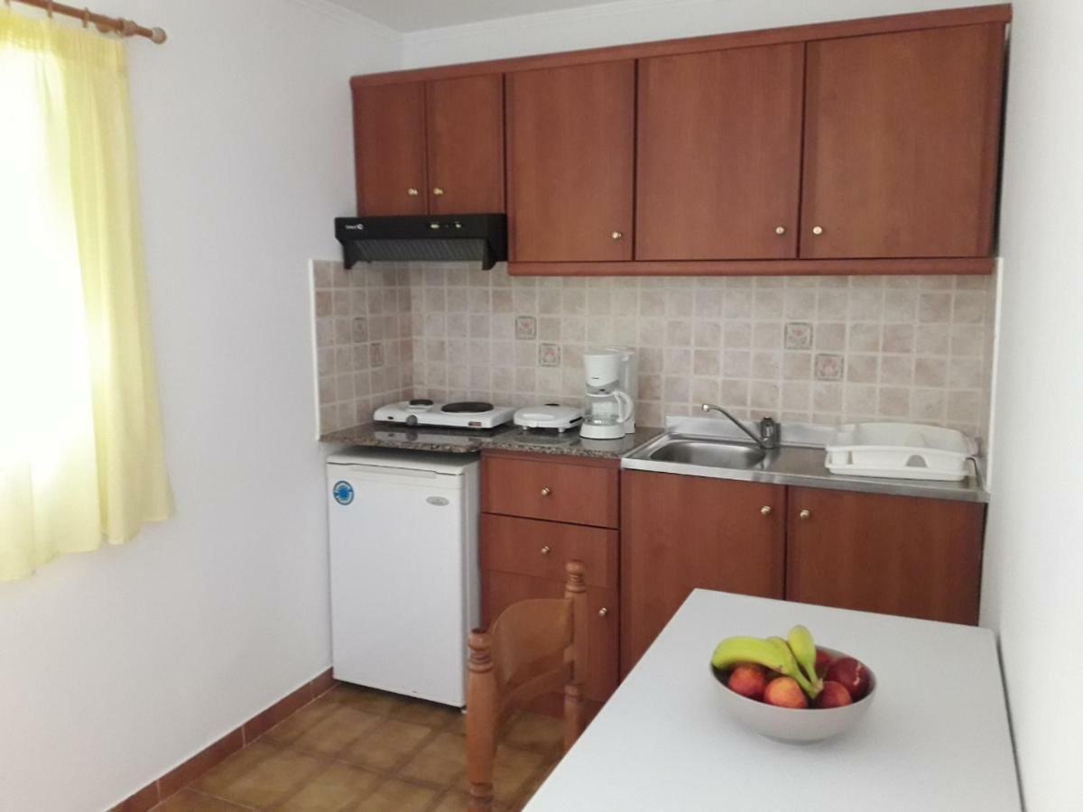 Manolia Apartments Ypsos Eksteriør billede